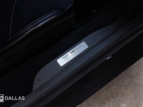 Used 2023 Aston Martin V12 Vantage Roadster RWD image 37
