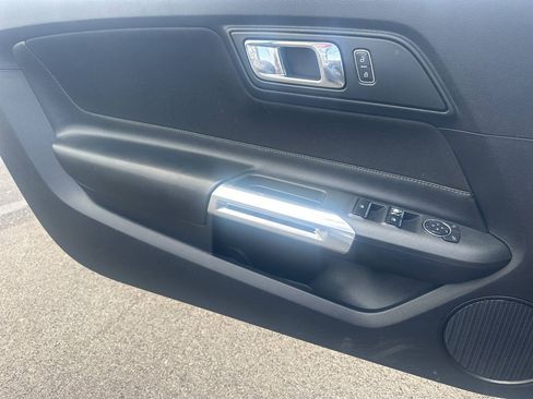 Used 2015 Ford Mustang Convertible RWD image 20