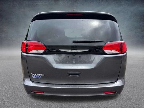 Used 2023 Chrysler Voyager LX FWD image 6