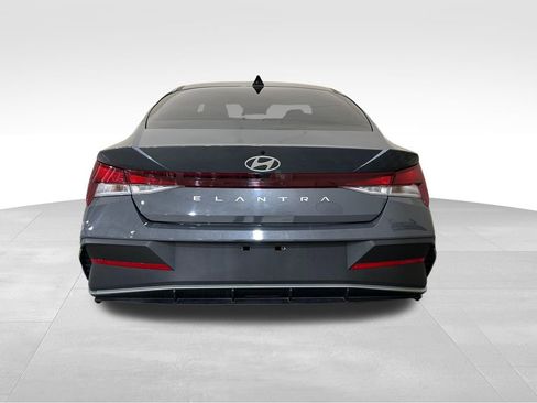 Used 2024 Hyundai Elantra SEL FWD image 4
