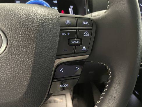 Used 2025 Toyota Camry SE image 15