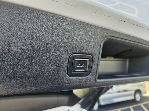 Used 2019 GMC Terrain SLE w/ Driver Convenience Package image 18