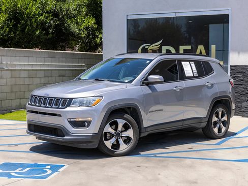 Used 2018 Jeep Compass Latitude w/ Popular Equipment Group FWD image 6