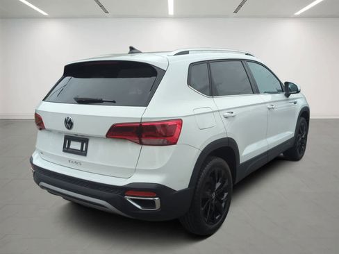 Used 2023 Volkswagen Taos SE w/ Panoramic Sunroof Package FWD image 6