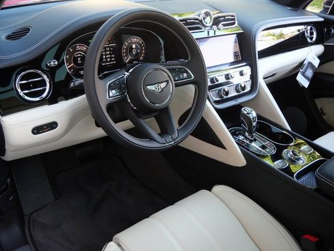 New 2025 Bentley Bentayga image 11