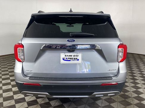 Used 2023 Ford Explorer XLT w/ Equipment Group 202A AWD/4WD image 19