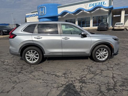 Used 2025 Honda CR-V EX image 8