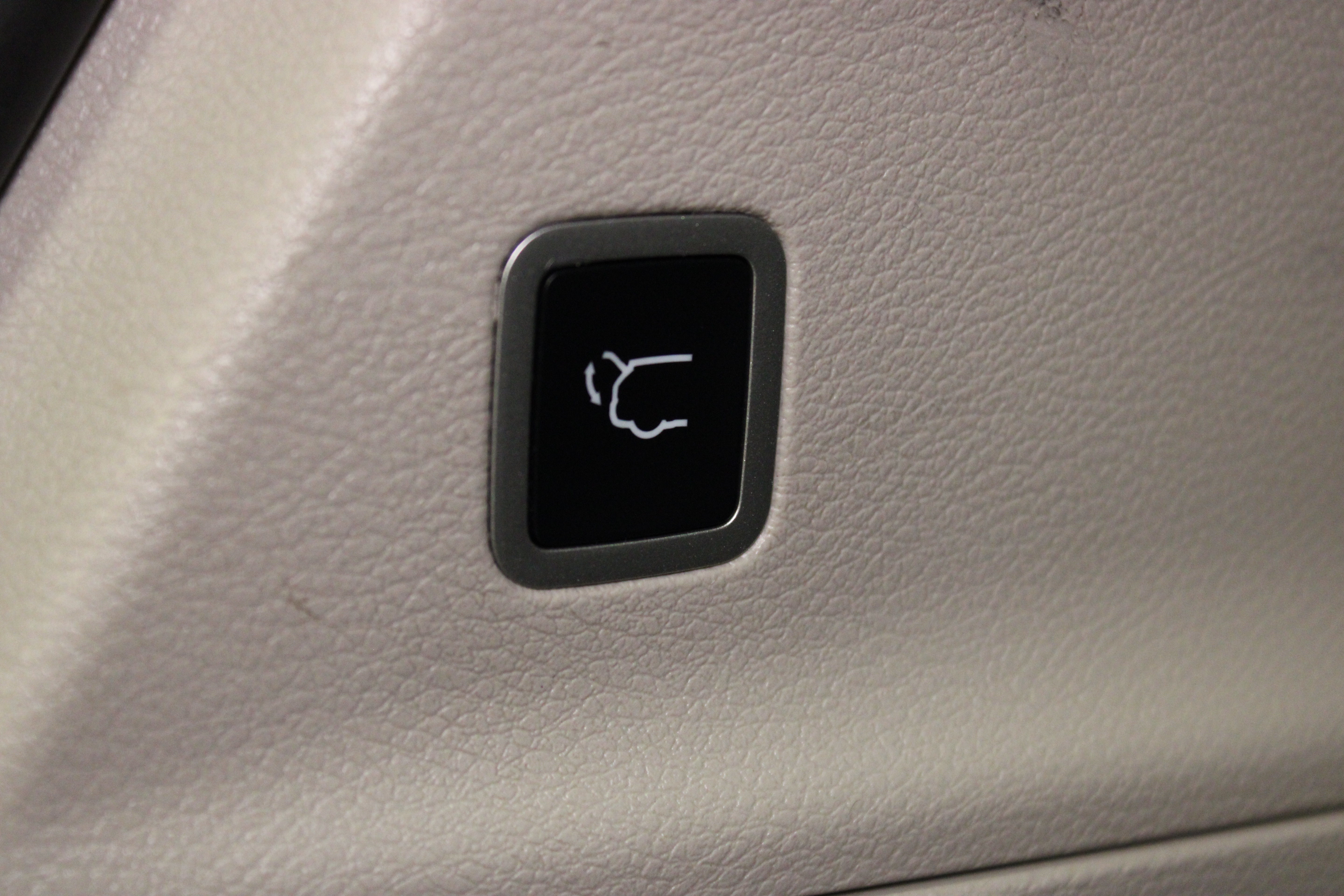 Used 2024 Chrysler Pacifica Touring-L FWD image 13