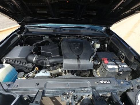 Used 2019 Toyota Tacoma TRD Sport image 33