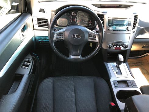 Used 2013 Subaru Outback 2.5i Premium AWD/4WD image 9