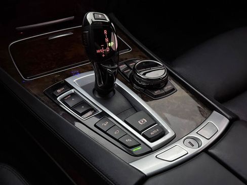 Used 2015 BMW 750Li xDrive AWD/4WD image 38
