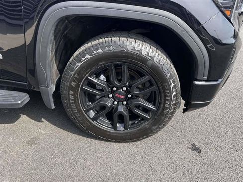 Used 2022 GMC Sierra 1500 Elevation w/ LPO, Elevation Black Package AWD/4WD image 8