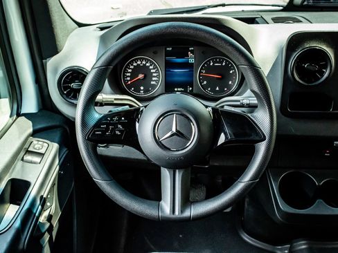 Used 2025 Mercedes-Benz Sprinter 2500 image 14