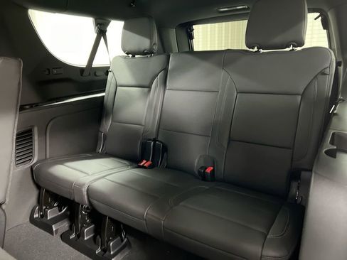 Used 2025 Chevrolet Suburban LT AWD/4WD image 29
