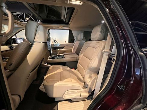 Used 2019 Lincoln Navigator Reserve AWD/4WD image 23