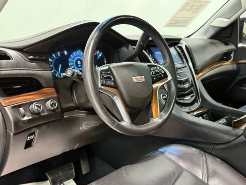 Used 2017 Cadillac Escalade Premium Luxury image 12