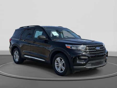 Certified 2023 Ford Explorer XLT image 4