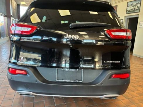 Used 2017 Jeep Cherokee Limited w/ Technology Group image 10
