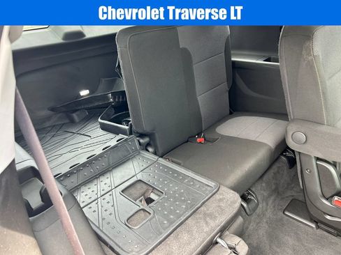 Used 2020 Chevrolet Traverse LT FWD image 12