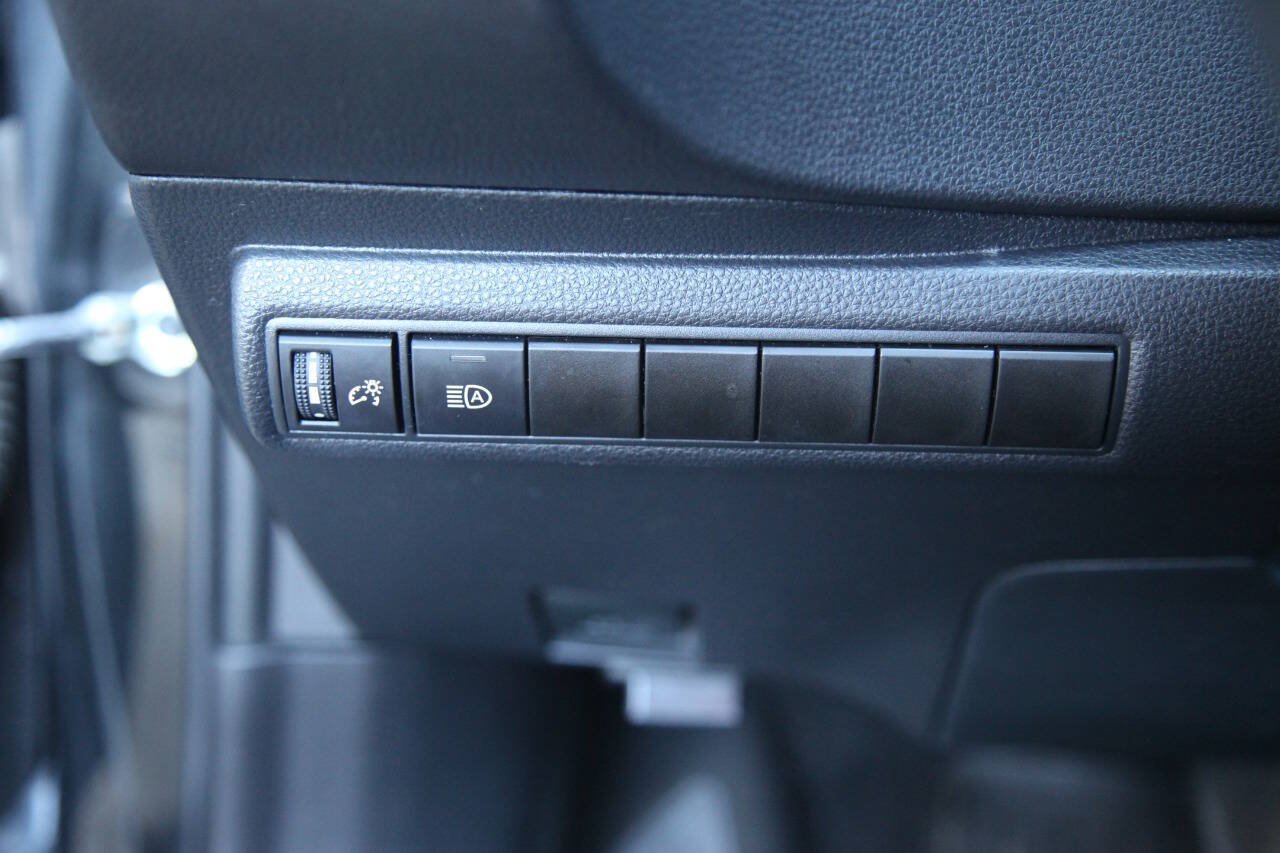 Used 2021 Toyota Corolla LE FWD image 35