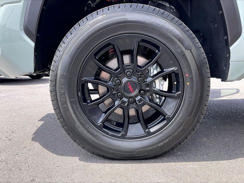 Used 2025 Toyota Tundra Limited AWD/4WD image 9