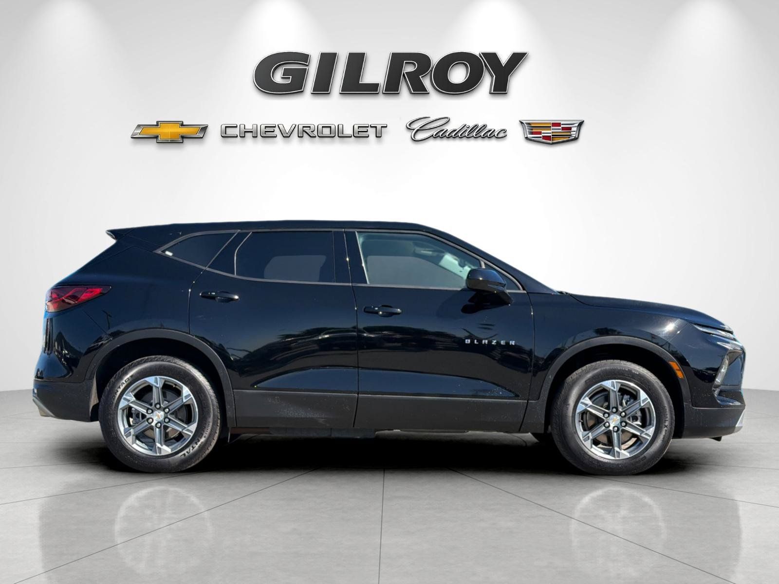 Used 2025 Chevrolet Blazer LT AWD/4WD image 2
