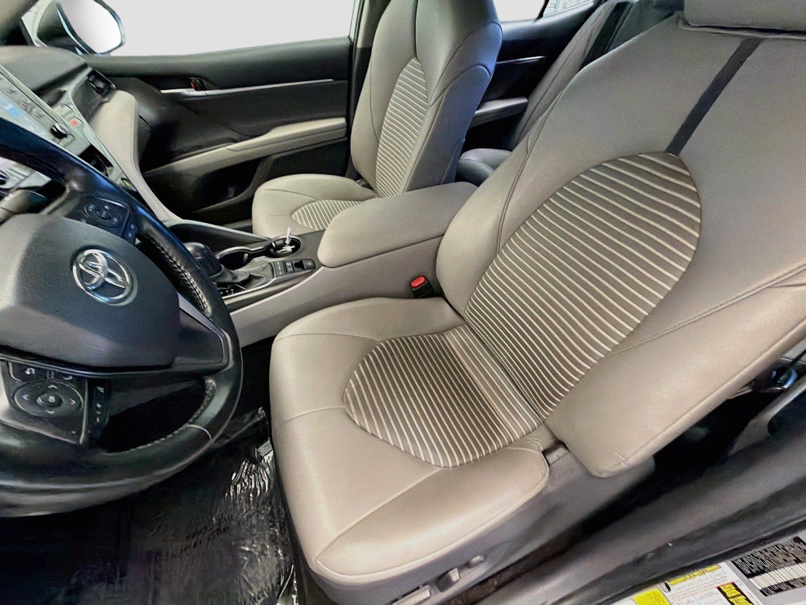 Used 2021 Toyota Camry SE FWD image 11