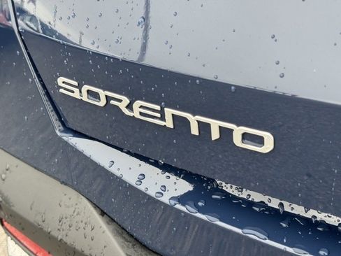 Used 2025 Kia Sorento S image 12