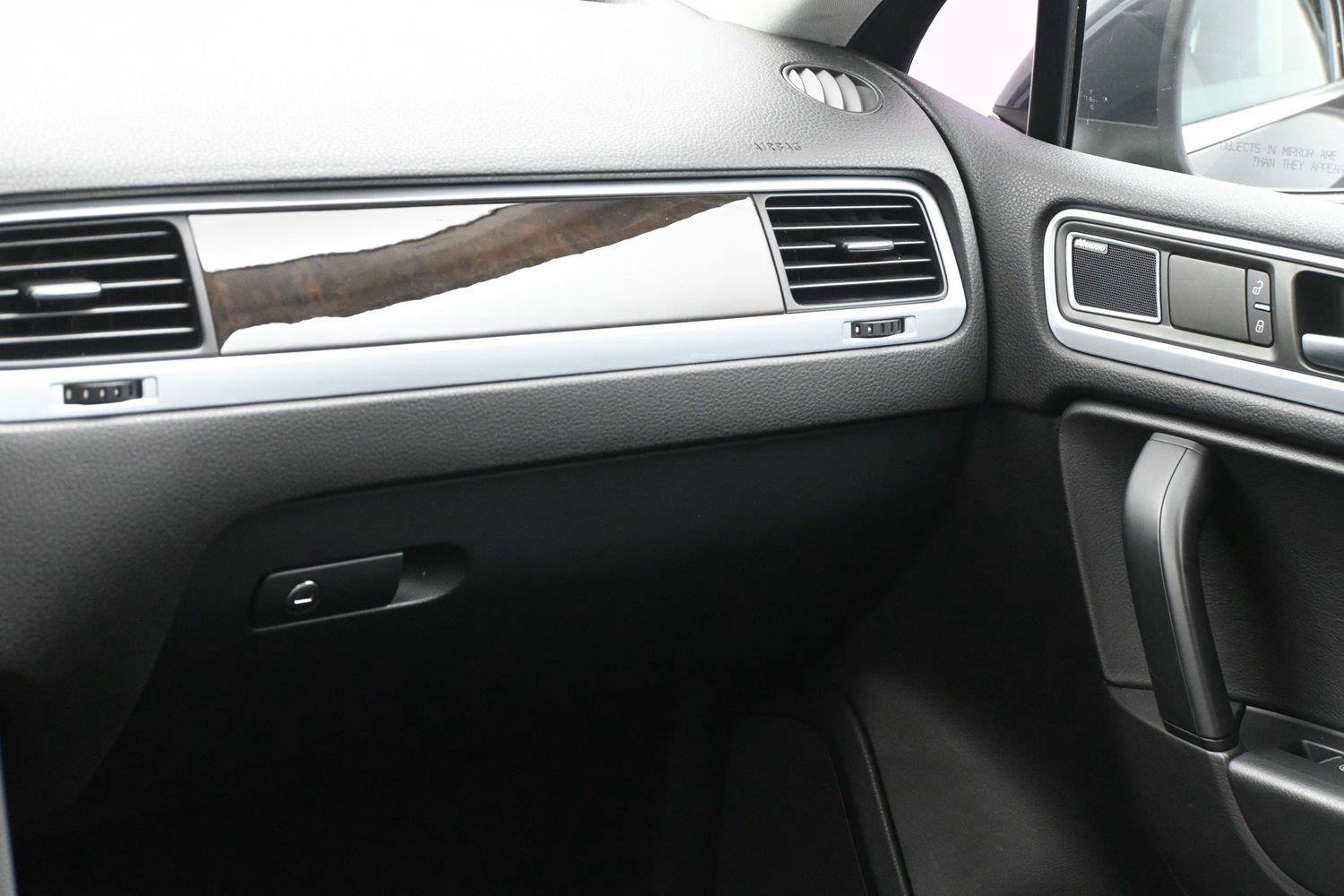 Used 2014 Volkswagen Touareg Executive AWD/4WD image 13