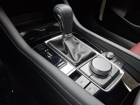 New 2026 MAZDA MAZDA3 Hatchback w/Premium Plus Pkg image 8