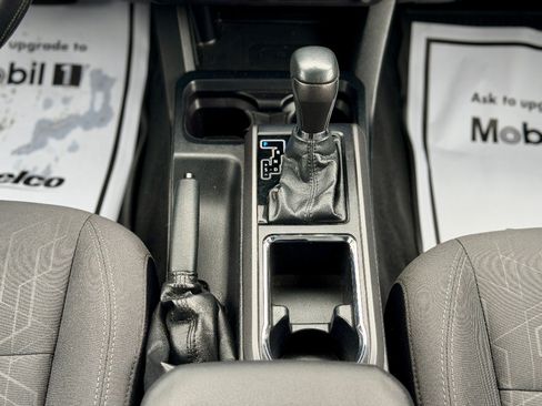 Used 2018 Toyota Tacoma TRD Off-Road w/ Technology Package image 12