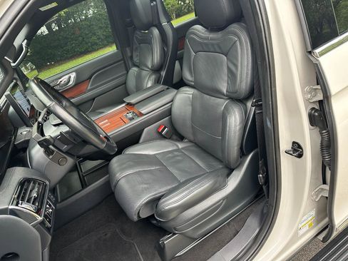Used 2023 Lincoln Navigator Reserve AWD/4WD image 15