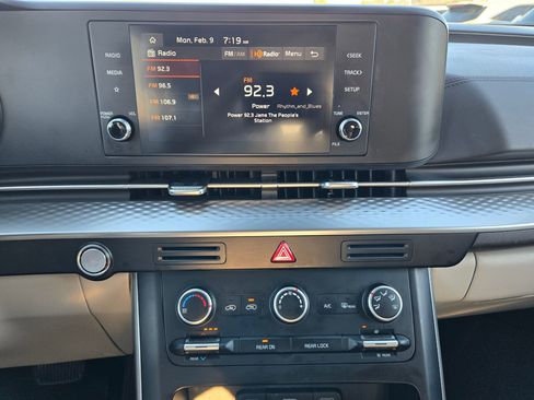 Certified 2024 Kia Carnival LX image 15