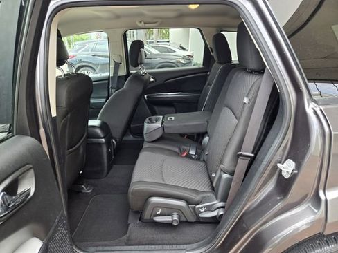 Used 2020 Dodge Journey SE image 14