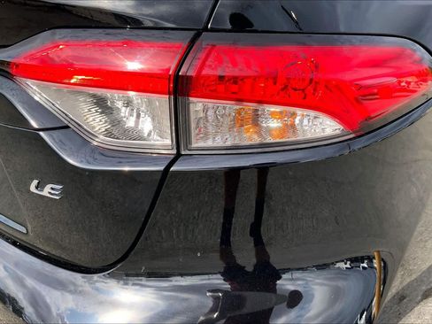 Used 2025 Toyota Corolla LE image 29