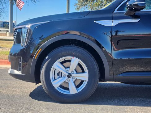 New 2026 Kia Sorento LX FWD image 8