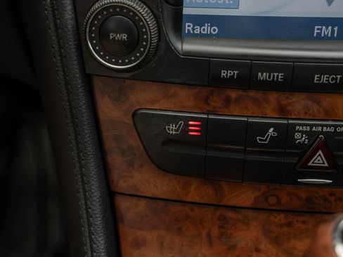 Used 2006 Mercedes-Benz CLS 500 w/ Entertainment Pkg image 23