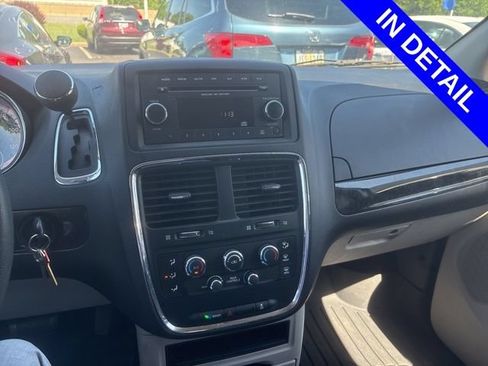 Used 2015 Dodge Grand Caravan SE w/ Quick Order Package 29E SE FWD image 7