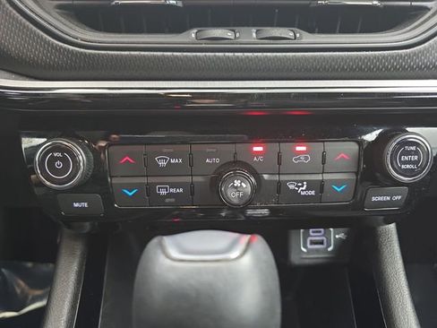 Used 2024 Jeep Compass Trailhawk AWD/4WD image 31