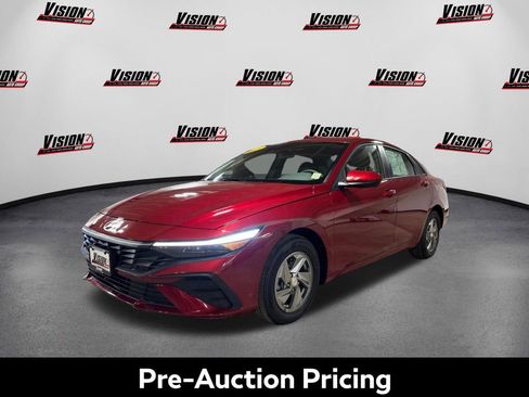 Certified 2025 Hyundai Elantra SE image 1