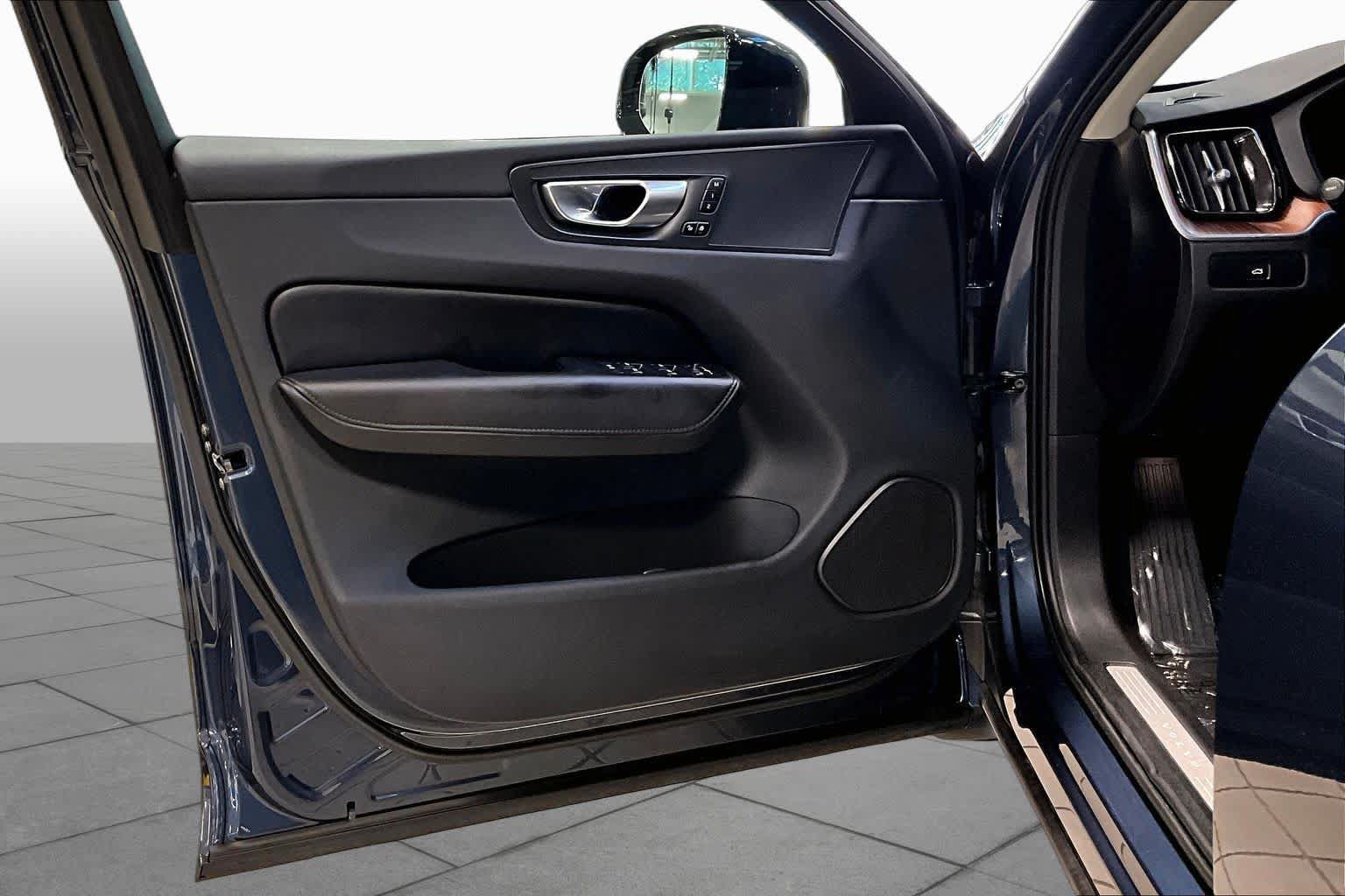 Used 2024 Volvo XC60 B5 Plus w/ Protection Package Premier AWD/4WD image 21