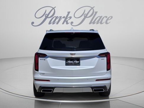 Used 2022 Cadillac XT6 Premium Luxury w/ Platinum Package FWD image 4