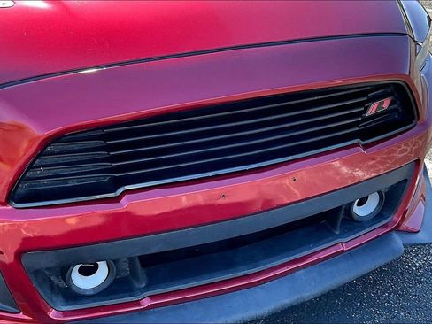 Used 2017 Ford Mustang GT Premium w/ Black Accent Package RWD image 27