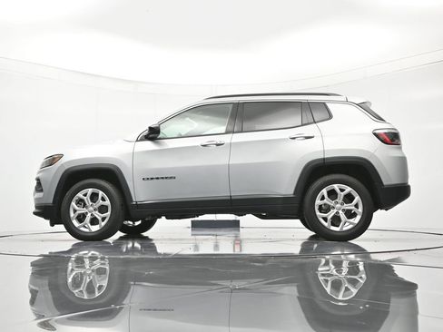 Used 2024 Jeep Compass Latitude AWD/4WD image 42