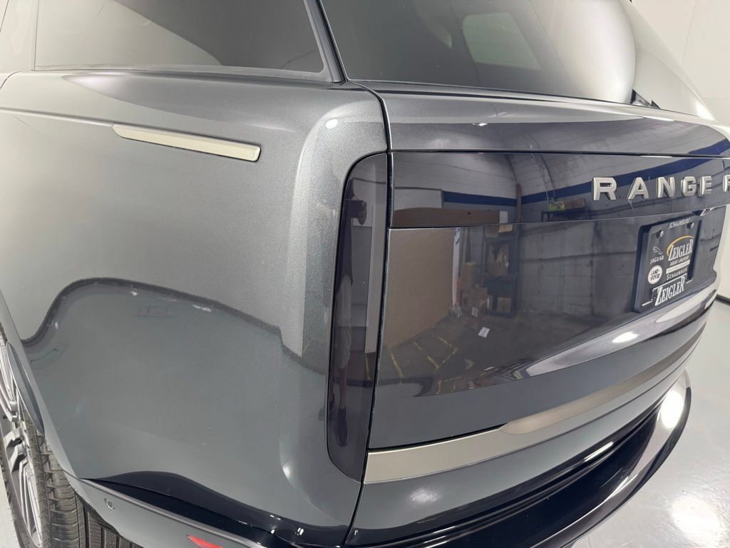 Used 2024 Land Rover Range Rover SE AWD/4WD image 8
