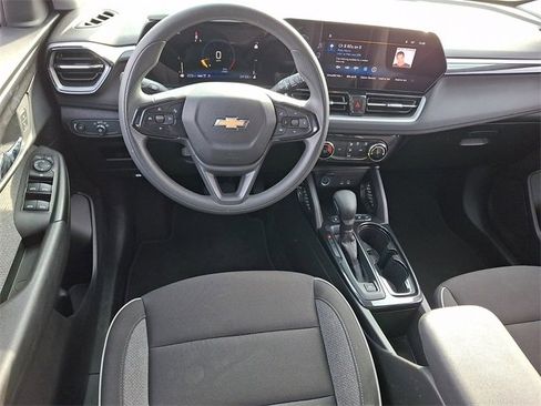 Used 2025 Chevrolet TrailBlazer LT image 11