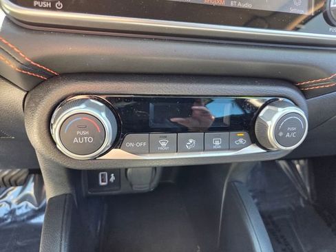 Used 2022 Nissan Versa SR image 13