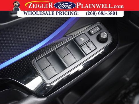 Used 2022 Toyota C-HR XLE image 25