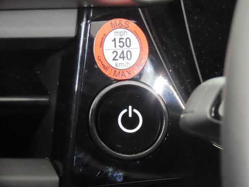 Certified 2025 Porsche Macan Electric RWD image 24