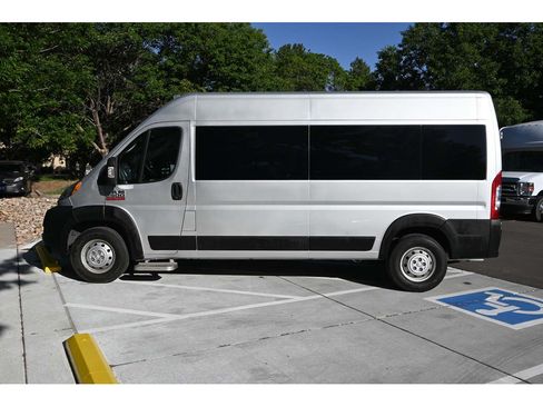 Used 2019 RAM ProMaster 2500 w/ Premium Appearance Group FWD image 9